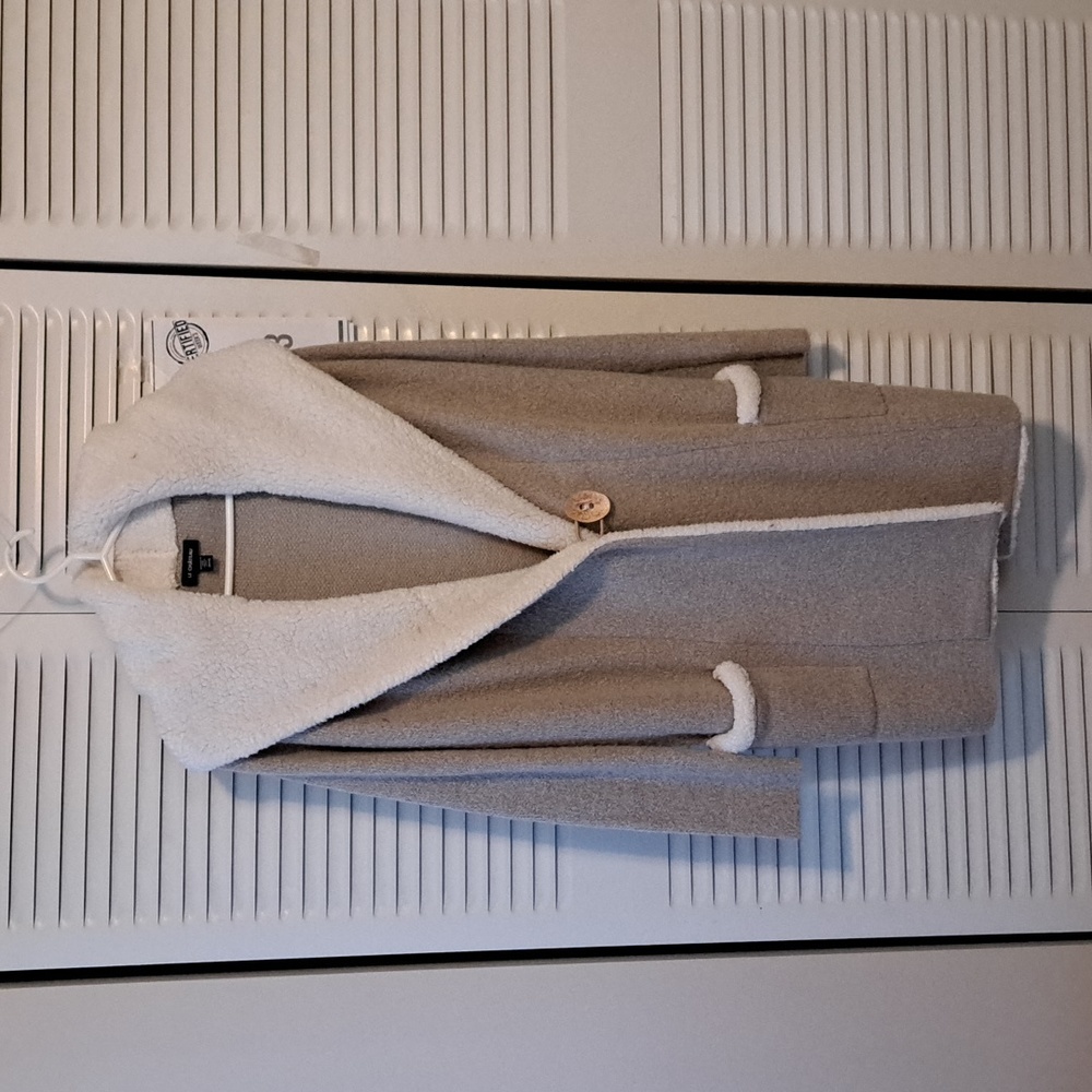 Sz XS (Fits to M) Lovely tan sweater coat w cream collar/ fold down hood & cuffs